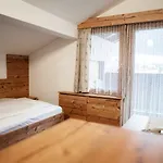 Hotel Singer