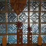 Singer Hotel *