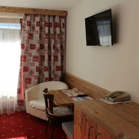Singer Hotel *